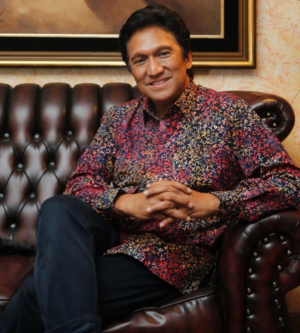 MENGAMBIL PERAN TERDEPAN