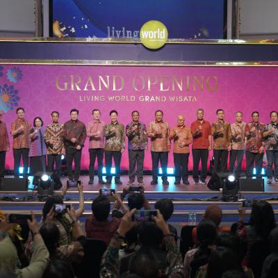 Living World Grand Wisata Beroperasi